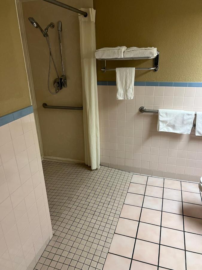 Americas Best Value Inn Pharr/Mcallen Exterior photo