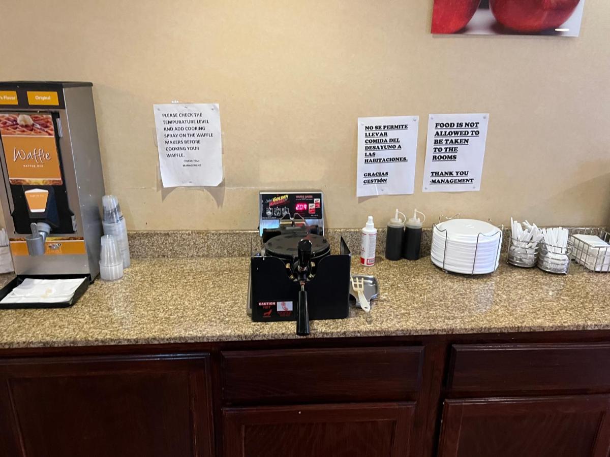 Americas Best Value Inn Pharr/Mcallen Exterior photo